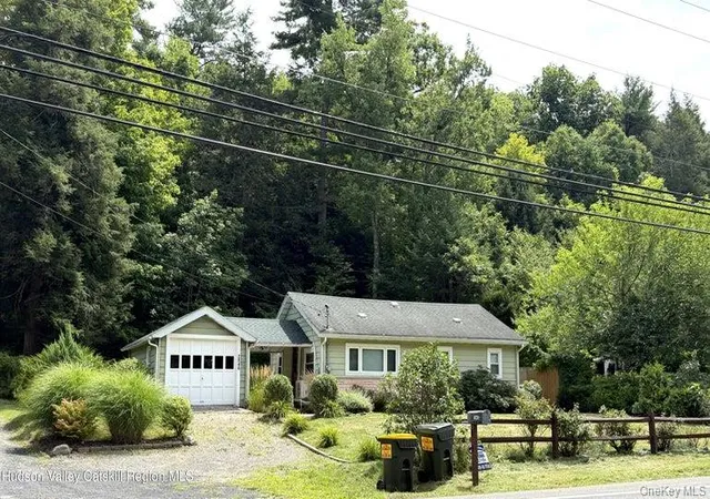 Photo 3 of Single family home for sale at 2946 State Route 32, Kingston, NY 12401 | MLS# 1035825 | Listing updated on 2026-08-26