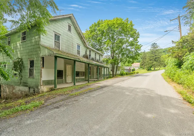 Photo 3 of Single family home for sale at 50 Maple St, Catskill, NY 12414 | MLS# 1035830 | Listing updated on 2026-10-17