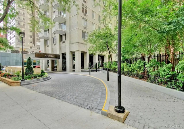 2nd image of 220 E 65Th St, New York, NY 10065