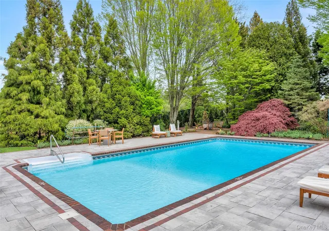 Photo 3 of Single family home for sale at 244 N Main St, Southampton, NY 11968 | MLS# 1035855 | Listing updated on 2026-08-11