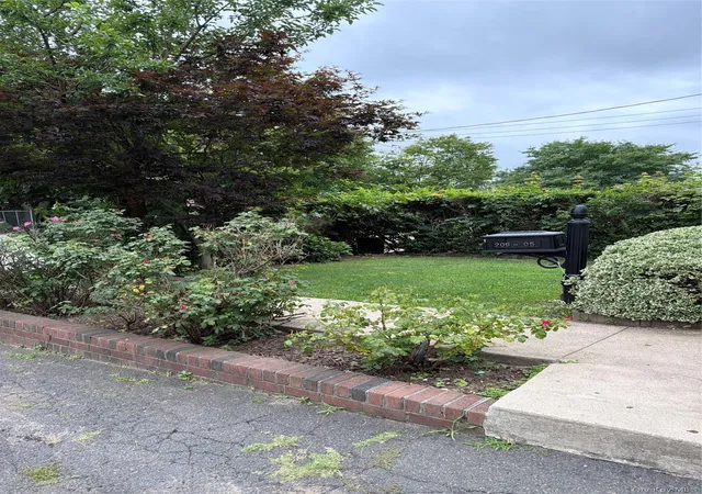 Photo 3 of Single family home for sale at 20905 Hollis Ave, New York, NY 11429 | MLS# 1035878 | Listing updated on 2026-08-17