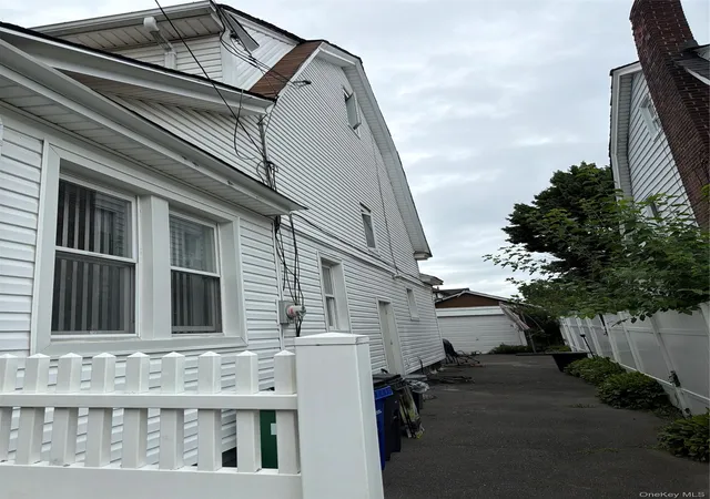 Photo 3 of Single family home for sale at 20905 Hollis Ave, New York, NY 11429 | MLS# 1035878 | Listing updated on 2026-08-17