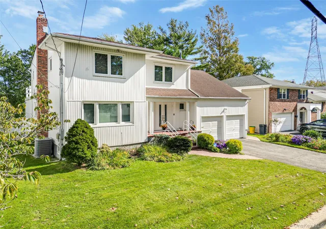 Photo 2 of Single family home for sale at 17 Lafayette Dr, Woodmere, NY 11598 | MLS# 1035880 | Listing updated on 2026-10-09