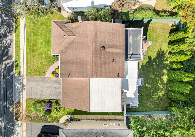 Photo 3 of Single family home for sale at 17 Lafayette Dr, Woodmere, NY 11598 | MLS# 1035880 | Listing updated on 2026-10-09
