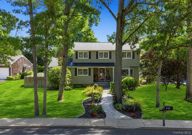 Photo 1 of Single family home for sale at 255 Lake Ave S, Smithtown, NY 11767 | MLS# 1035890 | Listing updated on 2026-09-01