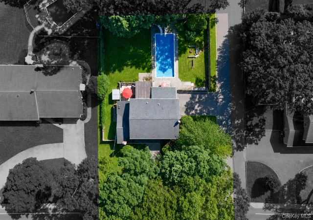 Photo 3 of Sale Pending at 255 Lake Ave S, Smithtown, NY 11767 | MLS# 1035890 | Listing updated on 2026-09-15