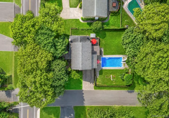 Photo 3 of Sale Pending at 255 Lake Ave S, Smithtown, NY 11767 | MLS# 1035890 | Listing updated on 2026-09-15