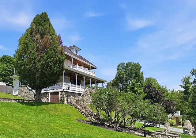 Photo 3 of Single family home for sale at 7 Lake Ave, Monroe, NY 10950 | MLS# 1035894 | Listing updated on 2026-08-17