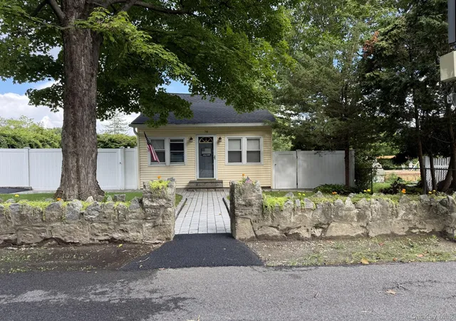 Photo 2 of Single family home for sale at 78 Argyle St, Putnam Valley, NY 10537 | MLS# 1035935 | Listing updated on 2026-08-25