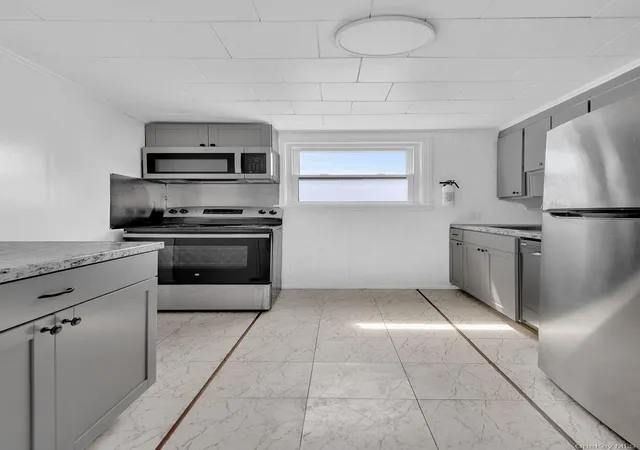 Listing Photo 4 - Condo for sale in building located at 485 Peninsula Blvd, Hempstead, NY 11563