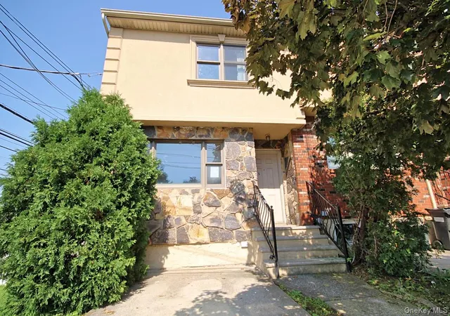 Photo 25 of Single family home for sale at 5 Abbey Rd, New York, NY 10308 | MLS# 1035975 | Listing updated on 2026-08-07