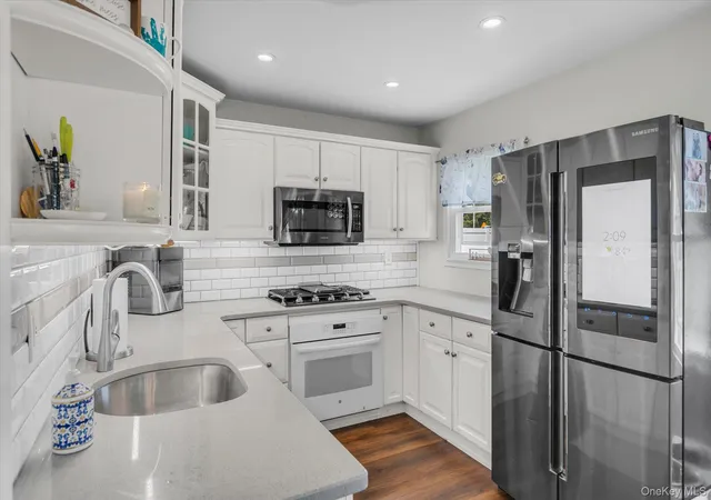 Photo 3 of Sale Pending at 92 Sequoia Way, Islip, NY 11741 | MLS# 1035983 | Listing updated on 2026-08-29