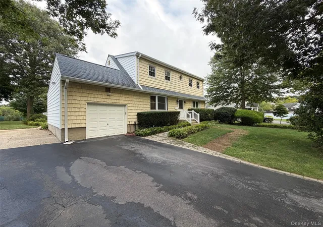 Photo 3 of Single family home for sale at 21 Purdy Ave, Huntington, NY 11731 | MLS# 1036007 | Listing updated on 2026-08-30