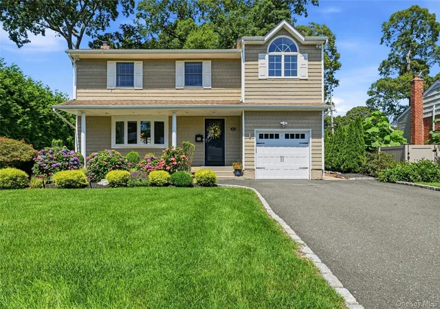 2nd image of 53 Rensselaer Dr, Smithtown, NY 11725 | MLS# 1036032