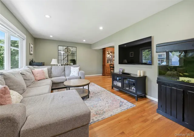 5th image of 53 Rensselaer Dr, Smithtown, NY 11725 | MLS# 1036032