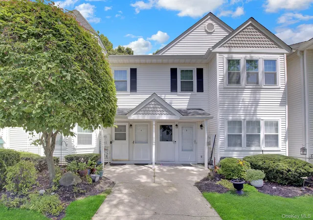 Photo 1 of Condo for sale at 4 Country View Ln, Brookhaven, NY 11953 | MLS# 1036055 | Listing updated on 2026-08-08