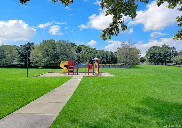 Listing Photo 2 - Condo for sale in building located at 4 Country Vw Ln, Brookhaven, NY 11953 - Unit #