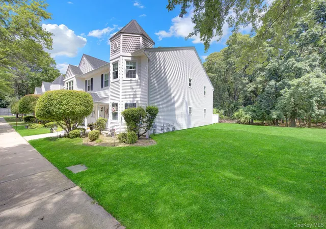 Photo 21 of Condo for sale at 4 Country View Ln, Brookhaven, NY 11953 | MLS# 1036055 | Listing updated on 2026-08-08