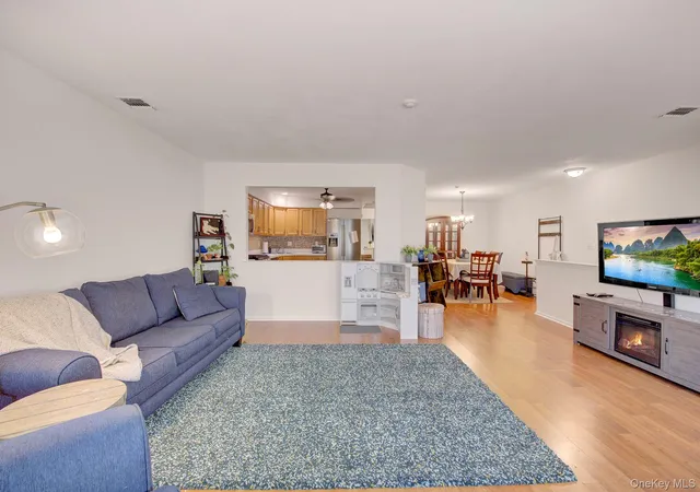 Listing Photo 4 - Condo for sale in building located at 4 Country Vw Ln, Brookhaven, NY 11953
