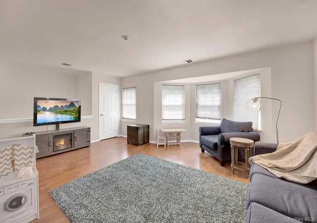 Listing Photo 5 - Condo for sale in building located at 4 Country Vw Ln, Brookhaven, NY 11953