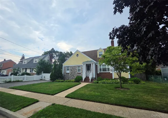 Photo 3 of Sale Pending at 146 Lincoln Rd, Hempstead, NY 11550 | MLS# 1036063 | Listing updated on 2026-08-11