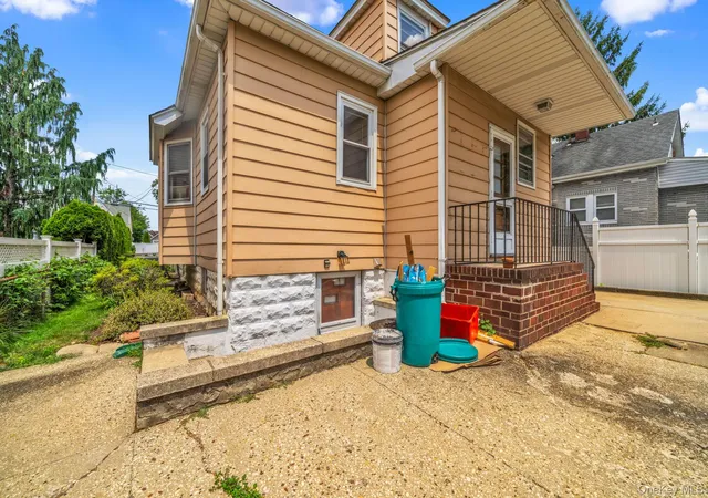 Photo 3 of Sale Pending at 1073 Concord St, Hempstead, NY 11010 | MLS# 1036064 | Listing updated on 2026-08-28