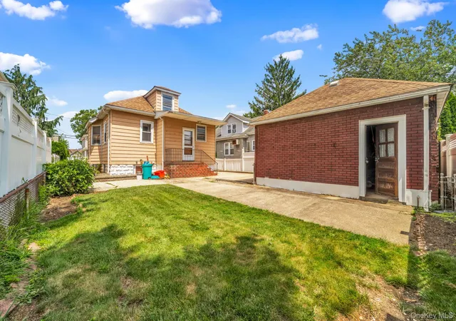 Photo 4 of Sale Pending at 1073 Concord St, Hempstead, NY 11010 | MLS# 1036064 | Listing updated on 2026-08-28