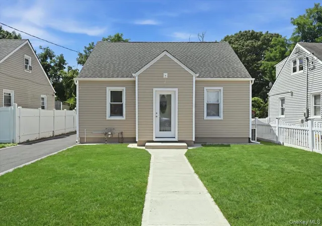 Photo 3 of Sale Pending at 26 Parkside Rd, Hempstead, NY 11552 | MLS# 1036098 | Listing updated on 2026-08-29