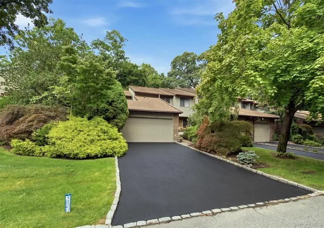 Photo 3 of Condo for sale at 42 Country Clb Dr, Oyster Bay, NY 11753 | MLS# 1036102 | Listing updated on 2026-09-19