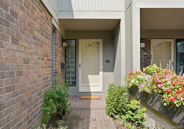Photo 3 of Condo for sale at 42 Country Clb Dr, Oyster Bay, NY 11753 | MLS# 1036102 | Listing updated on 2026-09-19