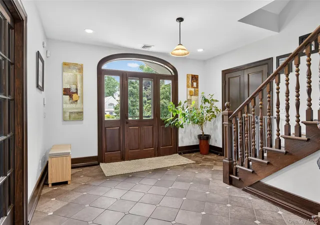 Photo 3 of Mansion for sale at 23 Gloria Ln, Huntington, NY 11743 | MLS# 1036110 | Listing updated on 2026-08-14