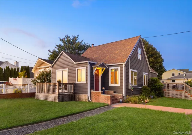 Photo 1 of Single family home for sale at 21 Grandview Dr, Brookhaven, NY 11967 | MLS# 1036116 | Listing updated on 2026-09-03
