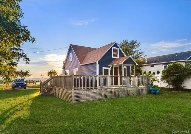Photo 4 of Sale Pending at 21 Grandview Dr, Brookhaven, NY 11967 | MLS# 1036116 | Listing updated on 2026-10-06