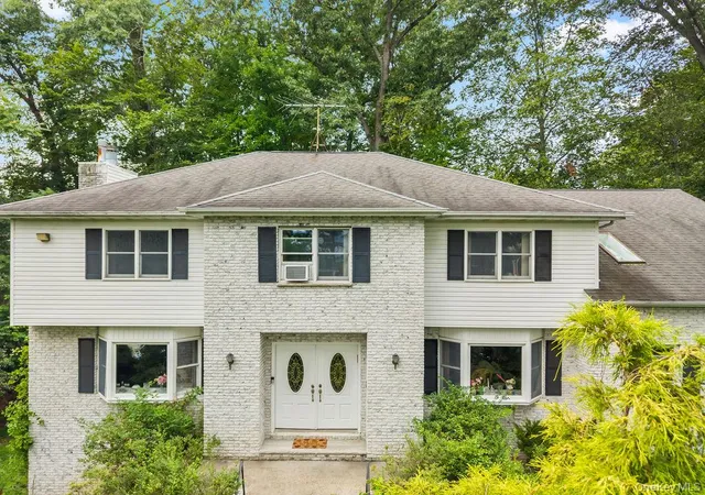 Single family home for sale at 10 Ash Ct, Clarkstown, NY 10956 | MLS# 1036117