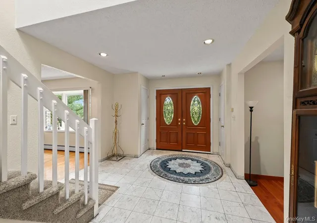 Photo 3 of Single family home for sale at 10 Ash Ct, Clarkstown, NY 10956 | MLS# 1036117 | Listing updated on 2026-10-13