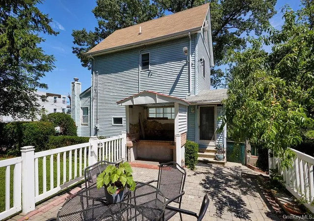 Photo 3 of Single family home for sale at 404 Prescott St, Yonkers, NY 10701 | MLS# 1036124 | Listing updated on 2026-08-23