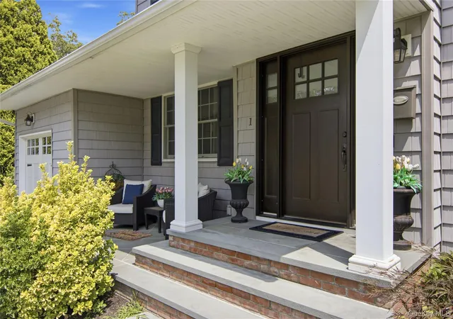 2nd image of 1 Wenmore Ct, Smithtown, NY 11725 | MLS# 1036130