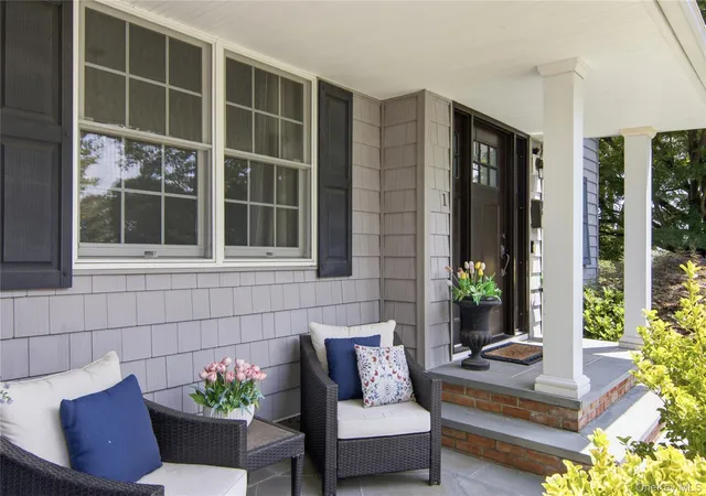 Photo 3 of Sale Pending at 1 Wenmore Ct, Smithtown, NY 11725 | MLS# 1036130 | Listing updated on 2026-08-22