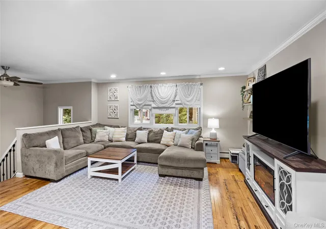 Photo 3 of Single family home for sale at 33 Manhasset Rd, Brookhaven, NY 11789 | MLS# 1036132 | Listing updated on 2026-09-24