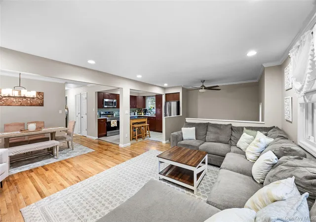 Photo 4 of Single family home for sale at 33 Manhasset Rd, Brookhaven, NY 11789 | MLS# 1036132 | Listing updated on 2026-09-24