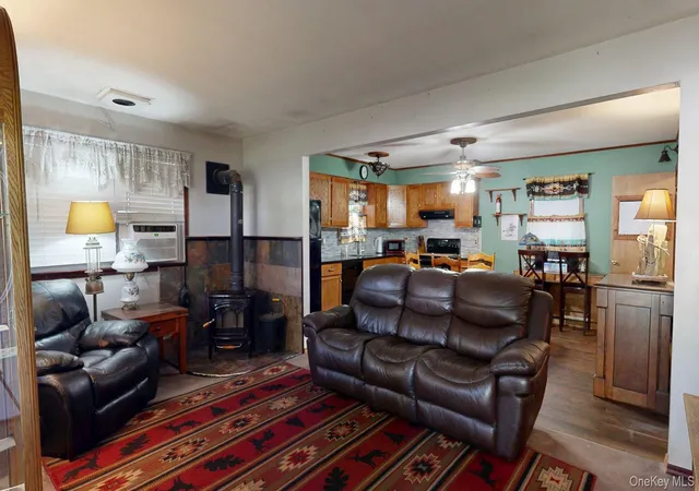 Photo 3 of Sale Pending at 391 Starlight Dr, Brookhaven, NY 11967 | MLS# 1036145 | Listing updated on 2026-08-31
