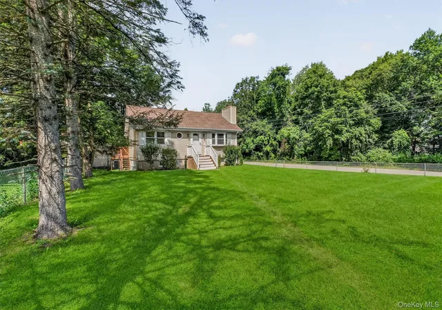 Photo 3 of Sale Pending at 76 Meadow Sweet Rd, Cortlandt, NY 10567 | MLS# 1036158 | Listing updated on 2026-08-28