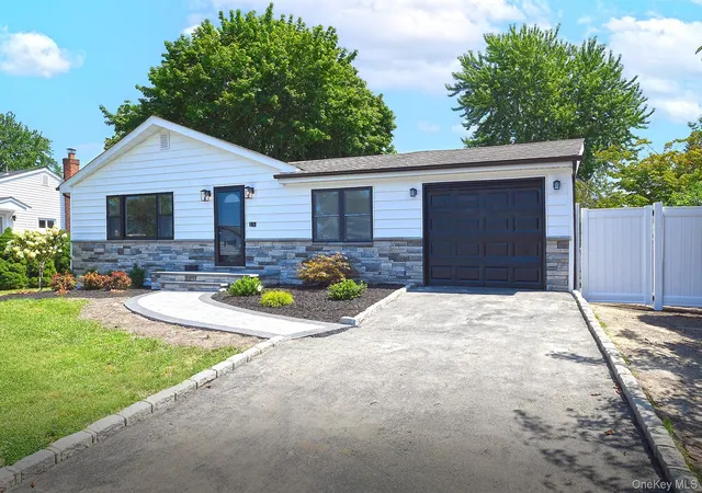 2nd image of 15 Parkview Dr, Smithtown, NY 11725 | MLS# 1036159