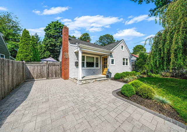 Photo 2 of Sale Pending at 170 Seville Blvd, Islip, NY 11782 | MLS# 1036162 | Listing updated on 2026-08-25