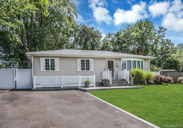 2nd image of 58 Crescent Pl, Smithtown, NY 11787 | MLS# 1036165