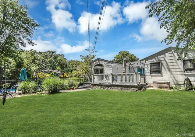 28th image of 58 Crescent Pl, Smithtown, NY 11787 | MLS# 1036165