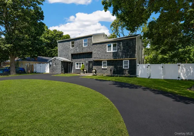 Photo 2 of Sale Pending at 3 Lee Pl, Brookhaven, NY 11950 | MLS# 1036168 | Listing updated on 2026-08-25