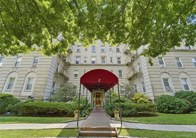 Photo 3 of Sale Pending at 2 Park Ln #4C, Mount Vernon, NY 10552 | MLS# 1036176 | Listing updated on 2026-09-29