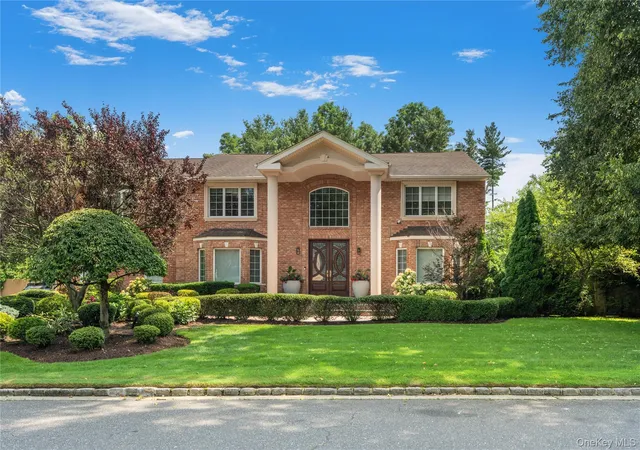 Photo 1 of Single family home for sale at 20 Stirrup Ln, Oyster Bay, NY 11791 | MLS# 1036182 | Listing updated on 2026-09-19