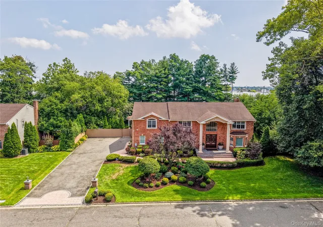 2nd image of 20 Stirrup Ln, Oyster Bay, NY 11791 | MLS# 1036182